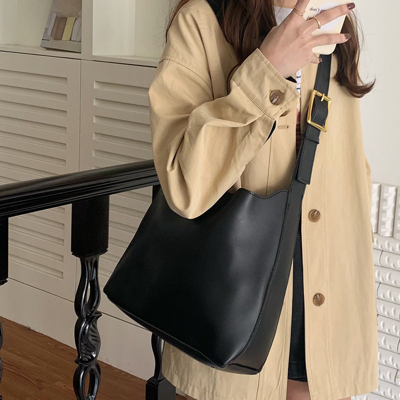 Street Style PU Crossbody Bag – Simple Everyday Handbag, Crossbody Purse for Women (Black/Brown