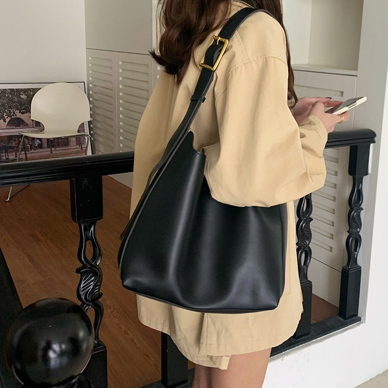 Street Style PU Crossbody Bag – Simple Everyday Handbag, Crossbody Purse for Women (Black/Brown